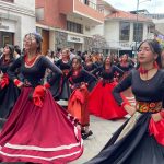 La mañana de este 29 de octubre se realizó el tradicional desfile por los 206 años de independencia de Cuenca. Foto: Xavier Caivinagua para El Mercurio