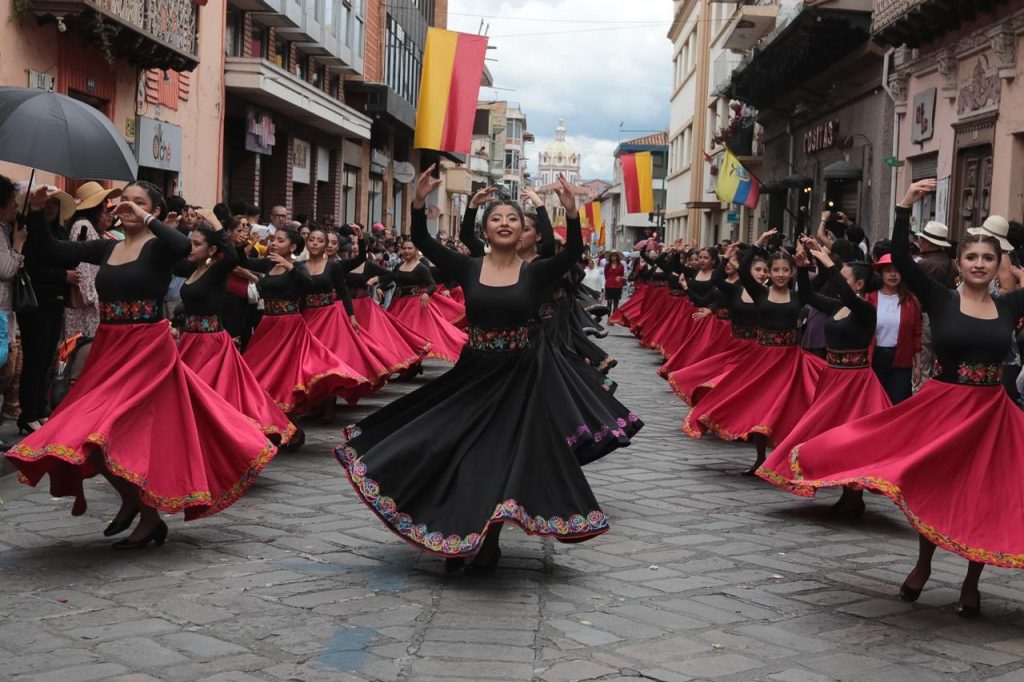 Baile en el desfile estudiantil.
