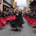 Baile en el desfile estudiantil.