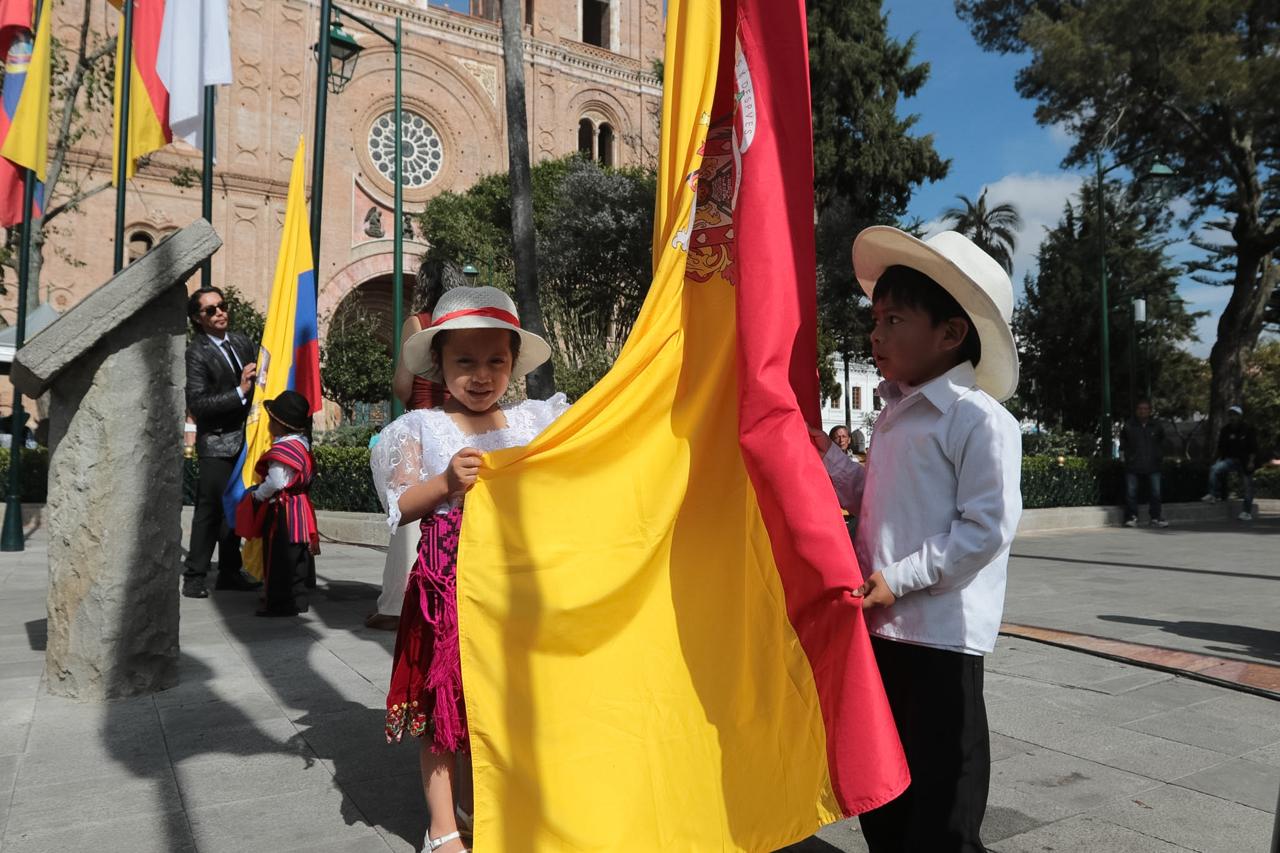 Con el embanderamiento de la ciudad se marca el inicio de una semana con actividades previas al 3 de noviembre, cuando se conmemoran los 206 años de Independencia de Cuenca. /Cortesía