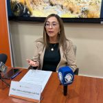 Inés Luzuriaga, gerente general de ETAPA EP, informó que aún no se identifican a los motociclistas que afectaron un humedal en la zona de Las Pampeadas. Unos dos años tomaría recuperar el humedal de manera natural. /EL MERCURIO