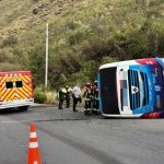 El bus interprovincial que se volcó cubría la ruta Tena – Quito. /Cortesía