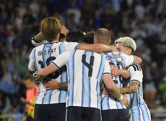 Jugadores de Argenitna celebran gol. Foto: Argentina