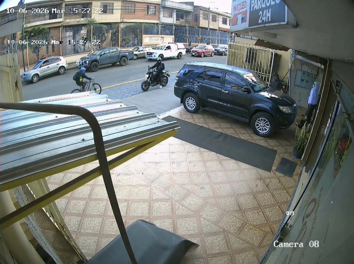 Violento asalto en Cuenca: delincuentes amenazaron con armas a un ciudadano junto al Técnico Salesiano