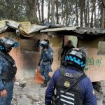 Personal de la Guardia Municipal Ciudadana retiró a personas del interior de una vivienda de Milchichig, por mal uso de la misma. /Cortesía