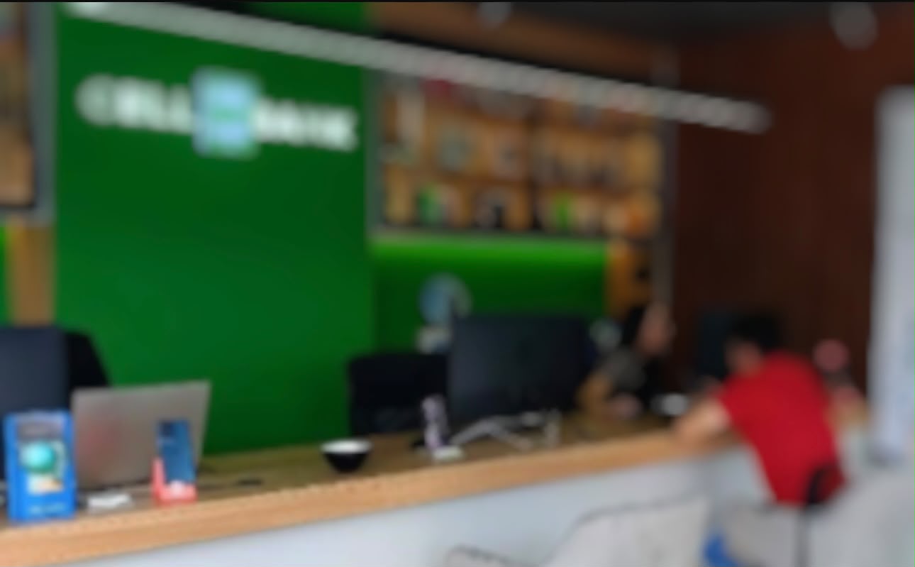 Delincuentes robaron un local de celulares al norte de Cuenca.