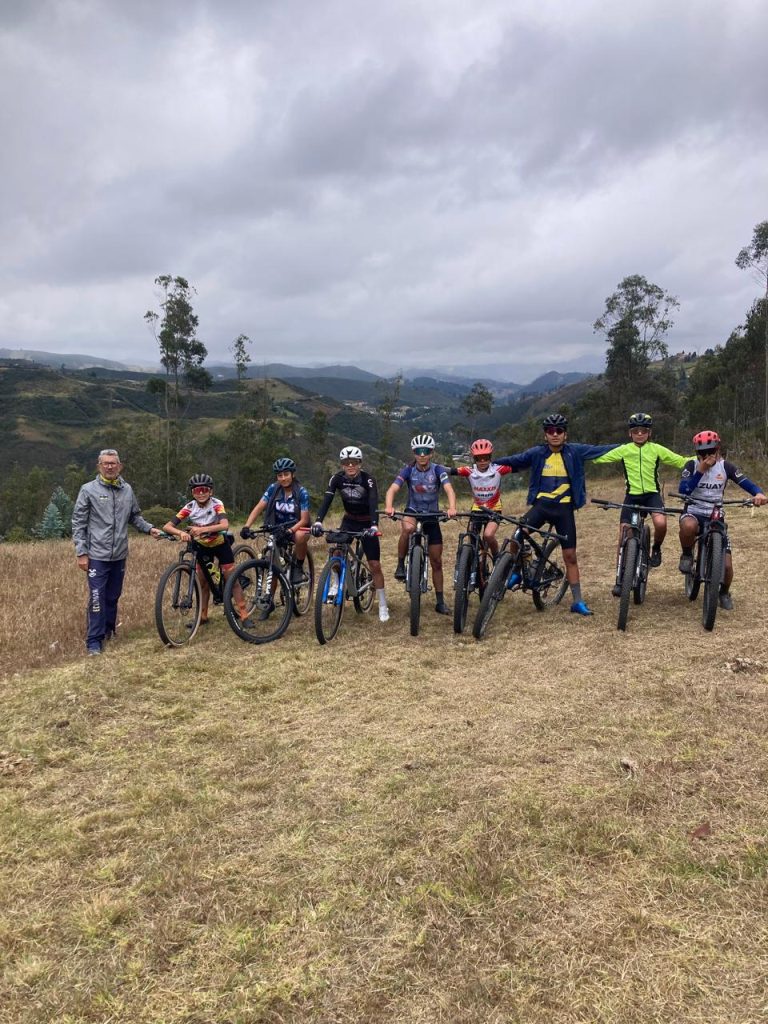 Ciclistas se alistan para Nacional de MTB. /Cortesía