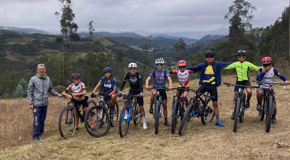 Ciclistas se alistan para Nacional de MTB. /Cortesía
