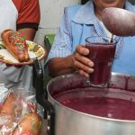 La ruta de la colada morada propone visitar la gastronomía de los mercados de la ciudad a través de las estaciones del tranvía. /EL MERCURIO