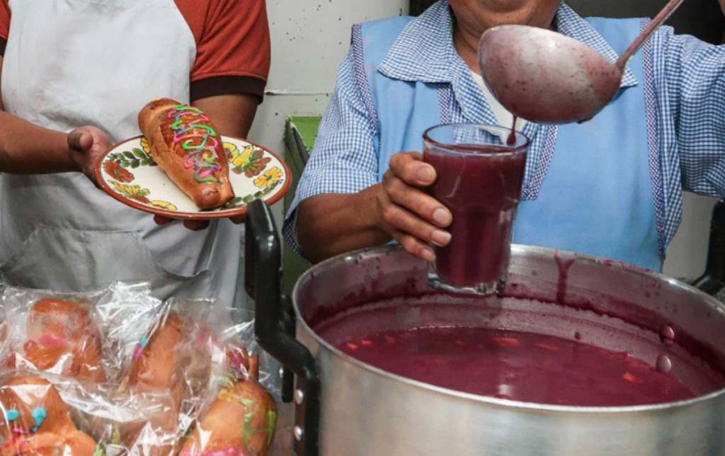 La ruta de la colada morada propone visitar la gastronomía de los mercados de la ciudad a través de las estaciones del tranvía. /EL MERCURIO