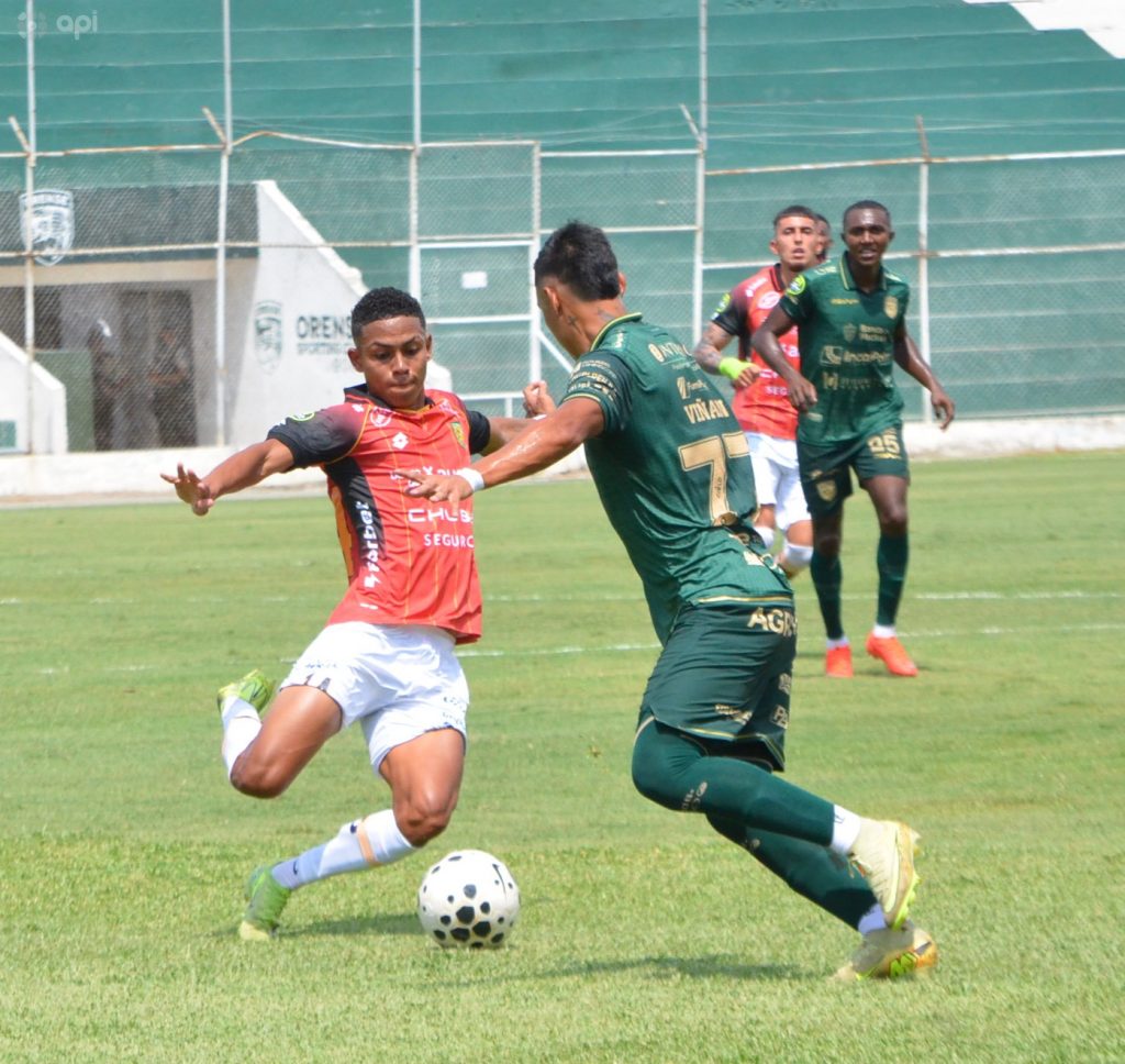 Partido entre Orense y Deportivo Cuenca.