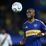 Enner Valencia en partido de Boca Juniors por la Sudamericana. Foto: AFP