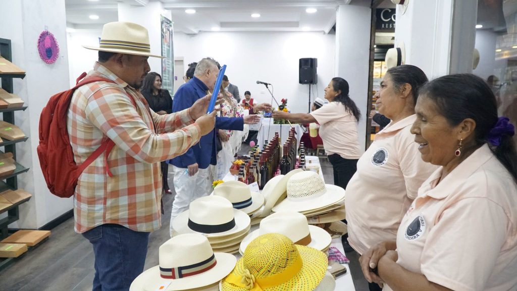 Las exposiciones son parte de las actividades de la Casa de la Cultura Núcleo del Azuay. Foto: CCE Azuay