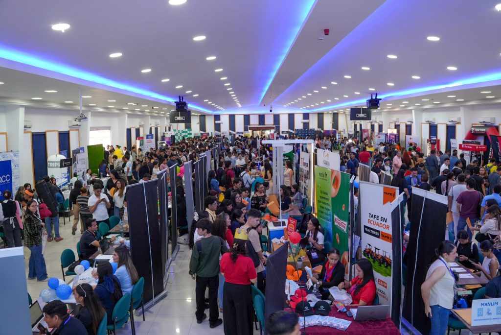 La feria está enfocada en promocionar ofertas de empleo en Cuenca. Foto: Ministerio del Trabajo