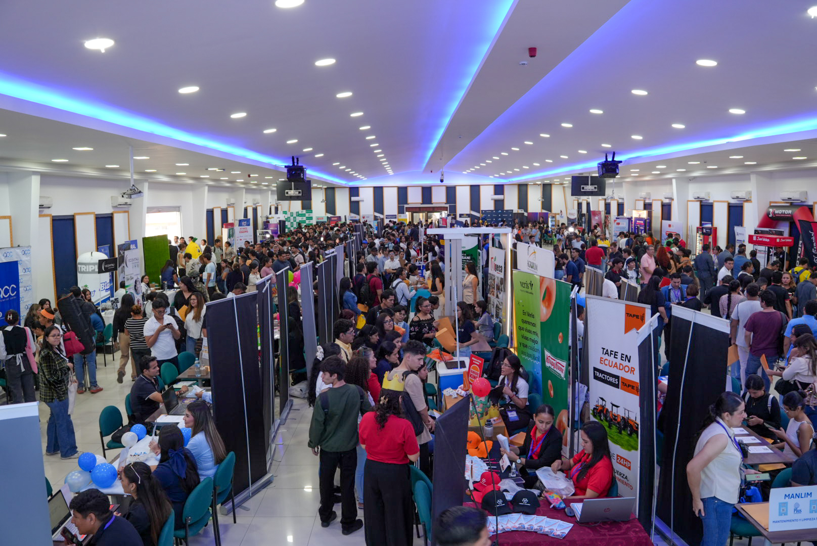 La feria está enfocada en promocionar ofertas de empleo en Cuenca. Foto: Ministerio del Trabajo