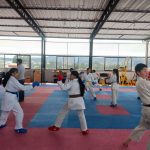 Karatecas en su práctica previo al campeonato. /Cortesía