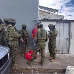 Militares detuvieron a un sujeto por cometer el presunto delito de usura en Azogues. /Cortesía